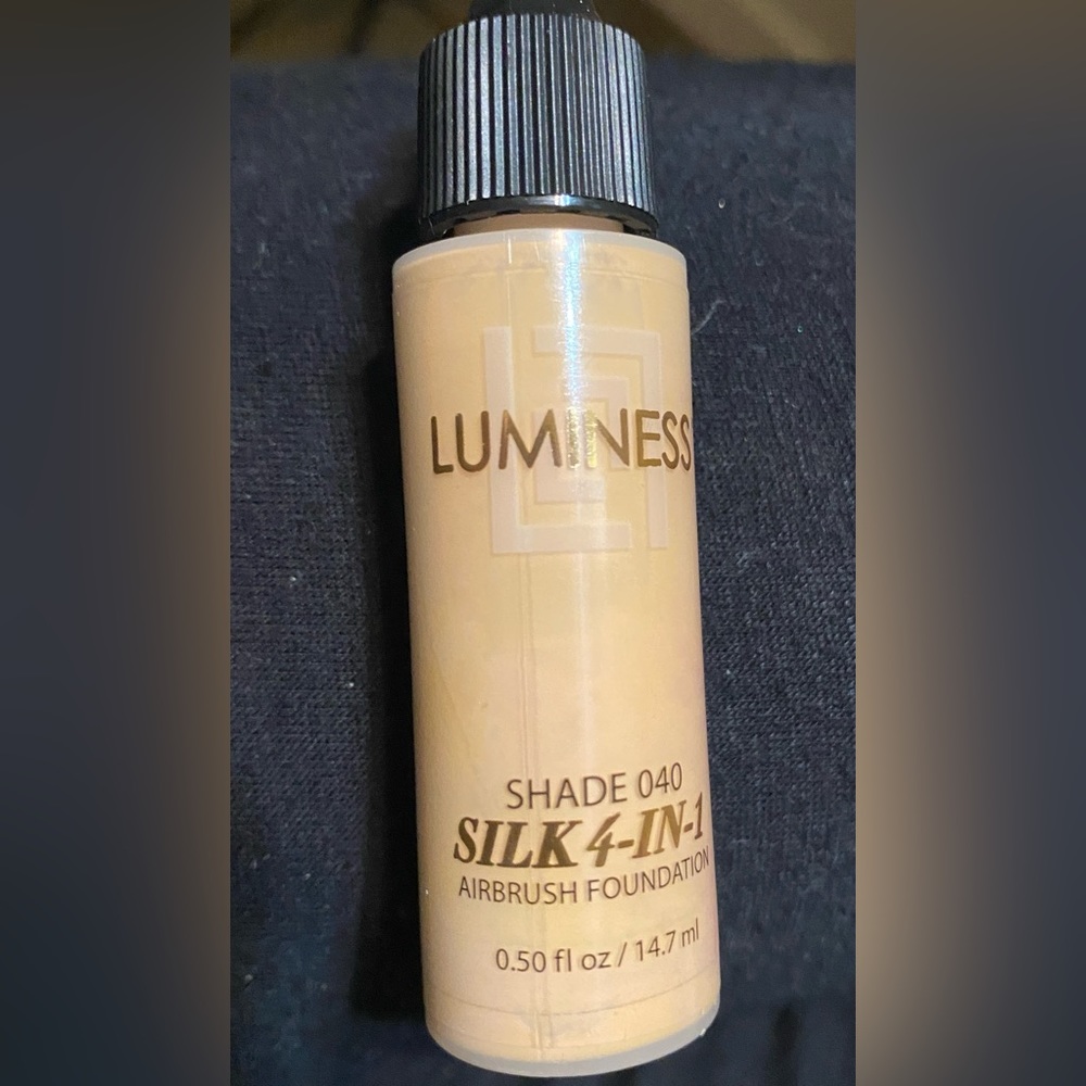 Luminess Silk 4-N-1 shade 40 .50 fluid ounces 2 available w other shades